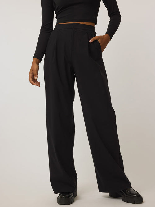 Shepherd 32" Phoenix Wide Leg Pleated Trouser - Front On-Model, Women's Golf Trouser | Greyson Clothiers