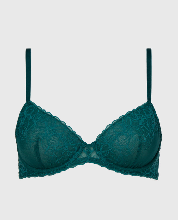 Demi Bra in Mediterranea