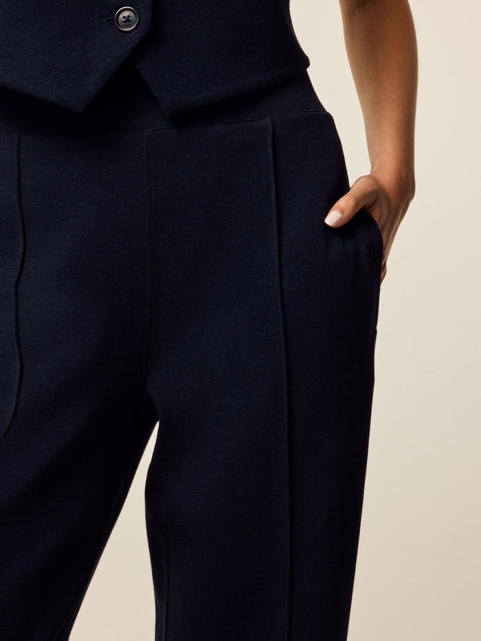Midnight Maltese Ojai Luxe Pant - Close-Up, Welt Pocket and Pin-Tuck Seam Detail | Greyson Clothiers
